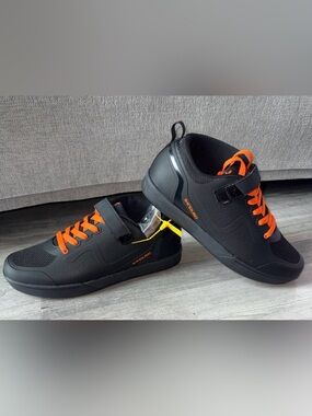 NEW / NEVER WORN Sandugo Bike Cycling Shoes